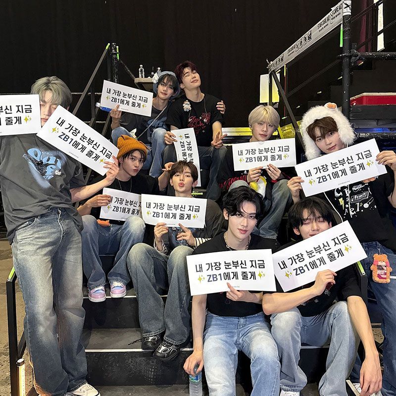 WANNA▪ONE 「GO」とZERO▪BASE Oxford Wanna One Go Zero Base Building Kit (890 Pieces) Including